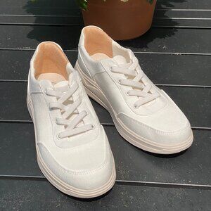 Bzees Time Square Slip-on Sneakers, Size 8 NWT